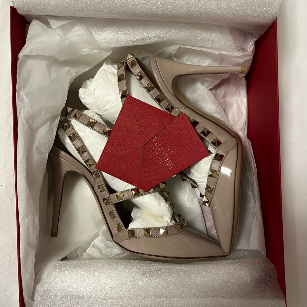 Valentino Garavani Rockstud ankle strap pump- new in box.